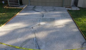 epoxy-stone-driveway-before    